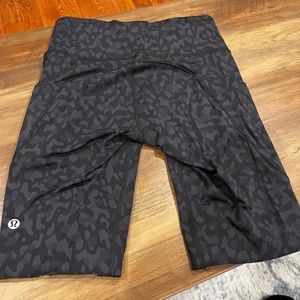 Fast and Free High-Rise Short 10 inches - size 6